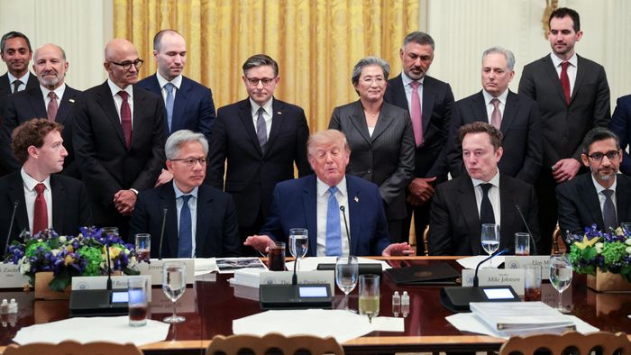  Ông Trump chuẩn bị trao Huân chương Khoa học Quốc gia cho một loạt lãnh đạo công nghệ tại Nhà Trắng. Ảnh: Reuters. 