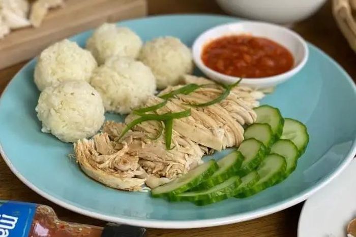  Tại Malaysia, cơm thường được vo chặt thành những viên tròn cỡ quả bóng golf. Ảnh: Maktok.