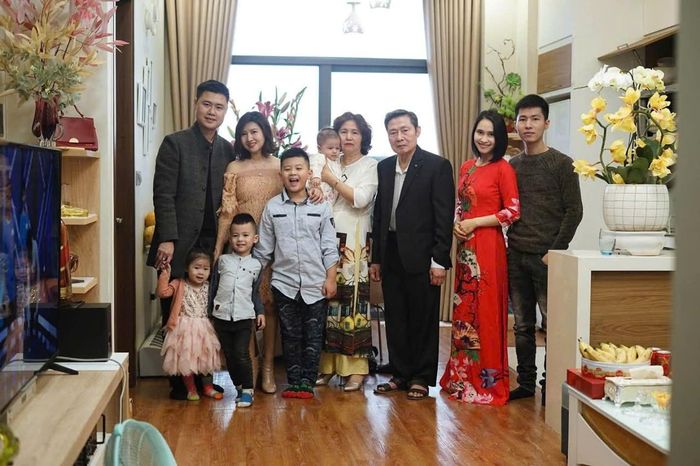 Gia đình nhà chồng Yến.