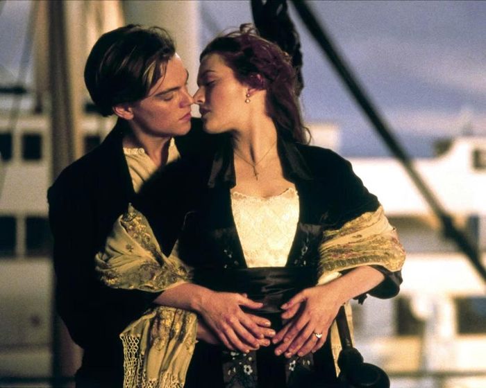 Ýtưởng được yêu và yêu nhau như Jack và Rose khiến nhiều người đàn ông say đắm. Ảnh: Merie Weismiller Wallace/20th Century Fox/Allstar.