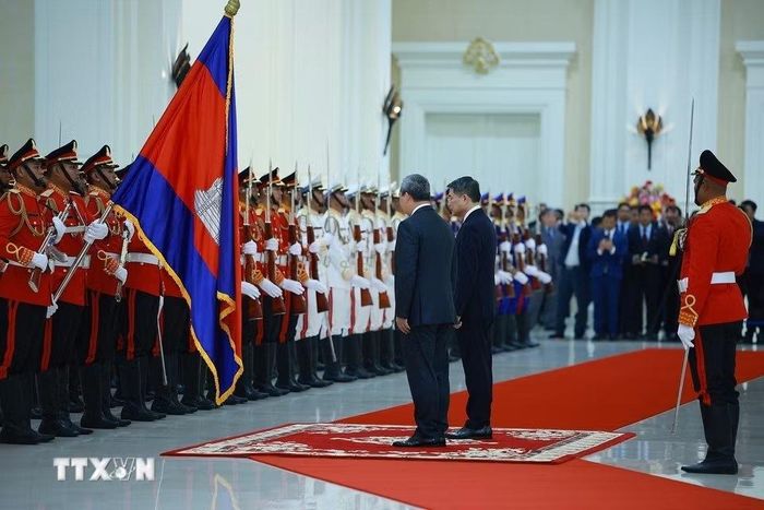 Thủ tướng Hun Manet đón Thủ tướng Lê Minh Hưng thăm chính thức Vương quốc Campuchia. Kể từ khi thiết lập quan hệ ngoại giao cách đây gần 60 năm, mối quan hệ gắn bó giữa Việt Nam và Campuchia không ngừng được củng cố và phát triển, là tài sản chung quý báu của hai dân tộc.