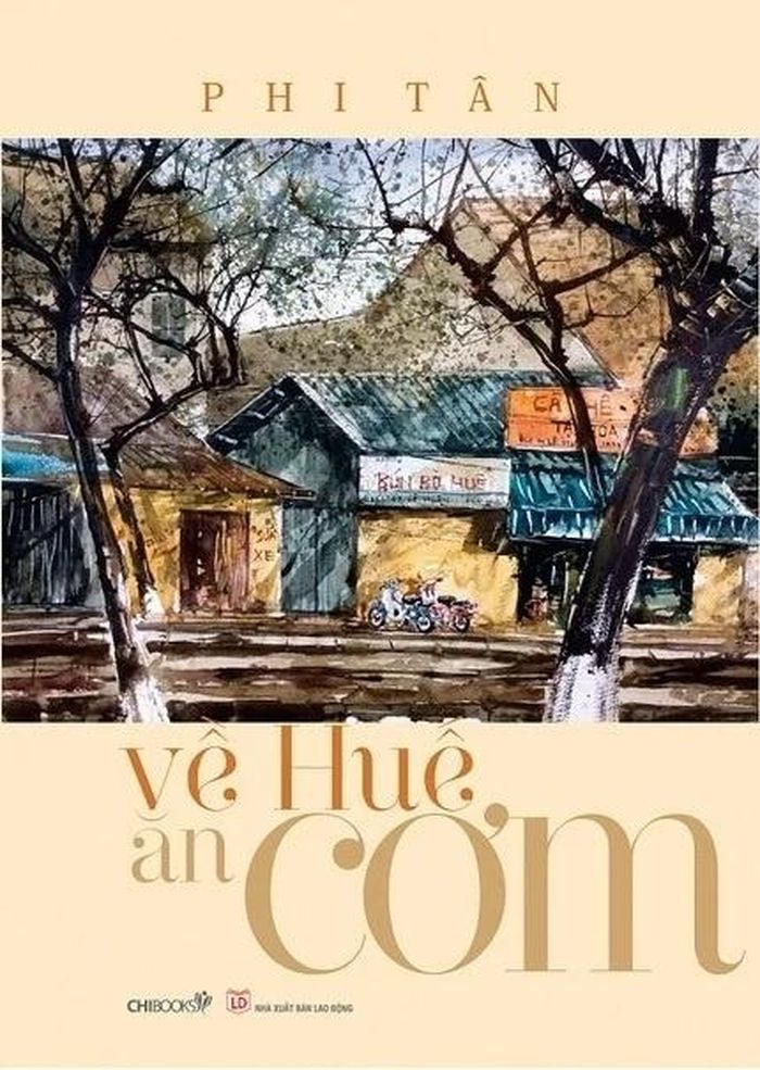  Về Huế ăn cơm của Phi Tân, do NXB Lao động phối hợp với Chibooks phát hành năm 2021. Ảnh: Fahasa. 