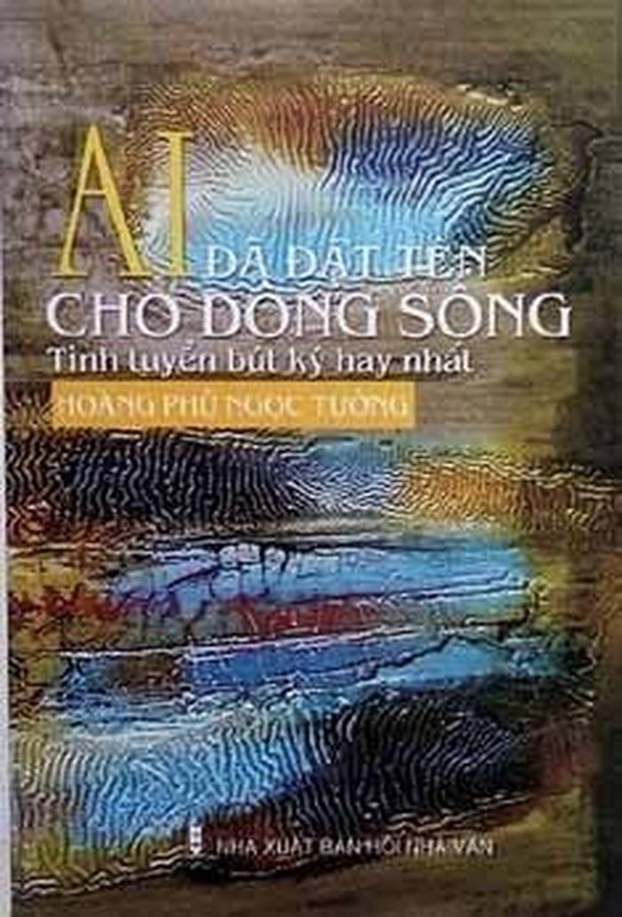  Ai đã đặt tên cho dòng sông? của Hoàng Phủ Ngọc Tường, do NXB Hội Nhà văn xuất bản năm 2010. Ảnh: Goodreads. 