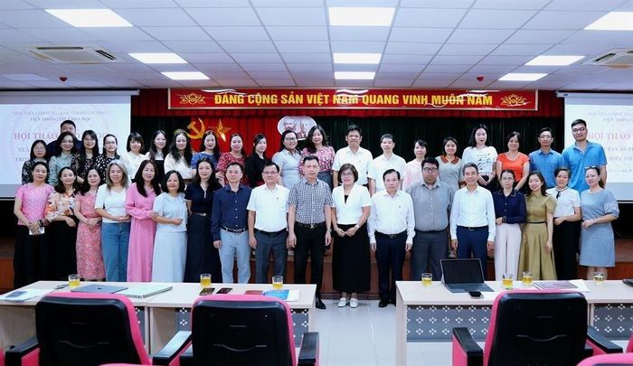Đại biểu tham luận tại Hội thảo
