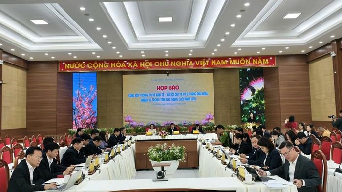 UBND tỉnh Lâm Đồng tổ chức họp báo cung cấp thông tin tình hình kinh tế - xã hội quý III và 9 tháng đầu năm, nhiệm vụ trọng tâm các tháng cuối năm 2026