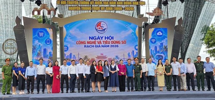 Các đại biểu tham dự khai mạc Ngày hội Công nghệ và Tiêu dùng số Rạch Giá năm 2026