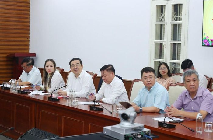 Lãnh đạo các Cục, Vụ, đơn vị thuộc Bộ tham dự họp báo