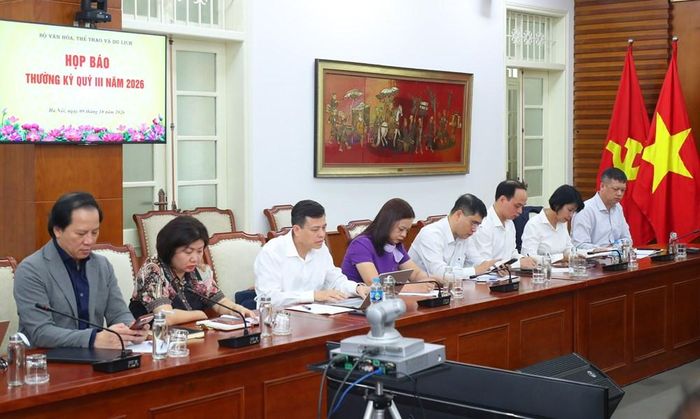 Lãnh đạo các Cục, Vụ, đơn vị thuộc Bộ tham dự họp báo