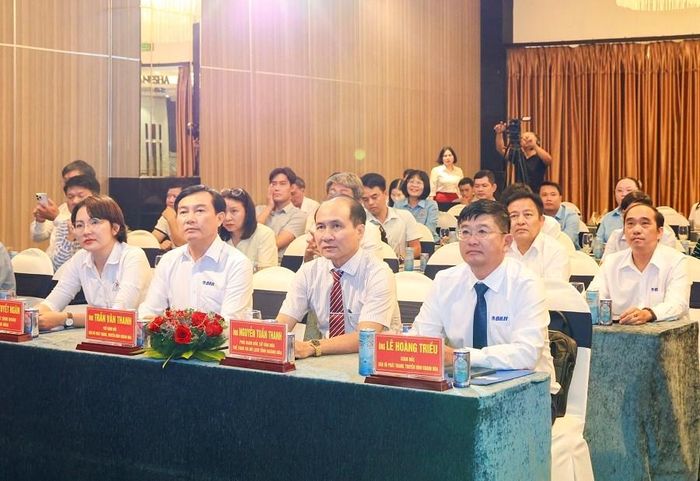 Các đại biểu và phóng viên tham dự buổi họp báo