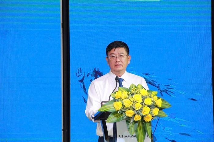 Ông Lê Hoàng Triểu - Giám đốc Báo và Phát thanh, Truyền hình Khánh Hòa, Trưởng Ban tổ chức giải phát biểu