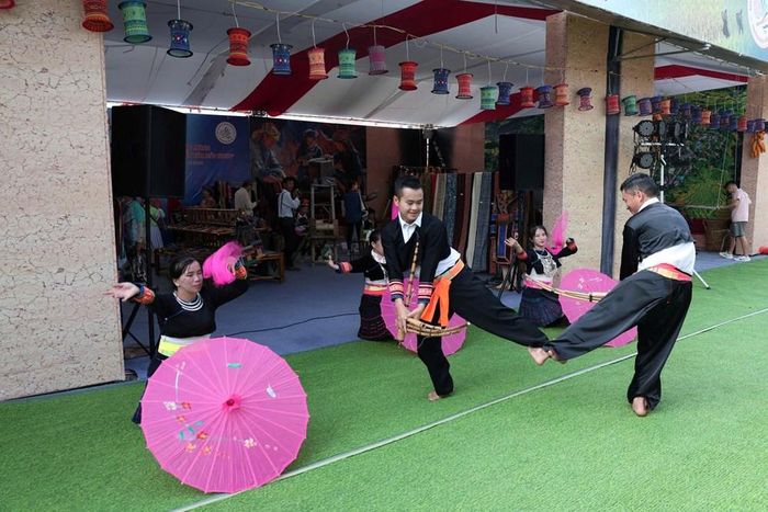Một số hình ảnh không gian trưng bày của các địa phương tại Ngày hội Văn hóa dân tộc Mông lần thứ IV: