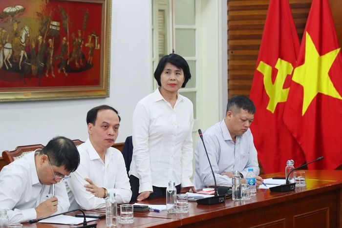 Phó Cục trưởng Cục Thể dục Thể thao Việt Nam Lê Thị Hoàng Yến trả lời phỏng vấn tại cuộc họp báo