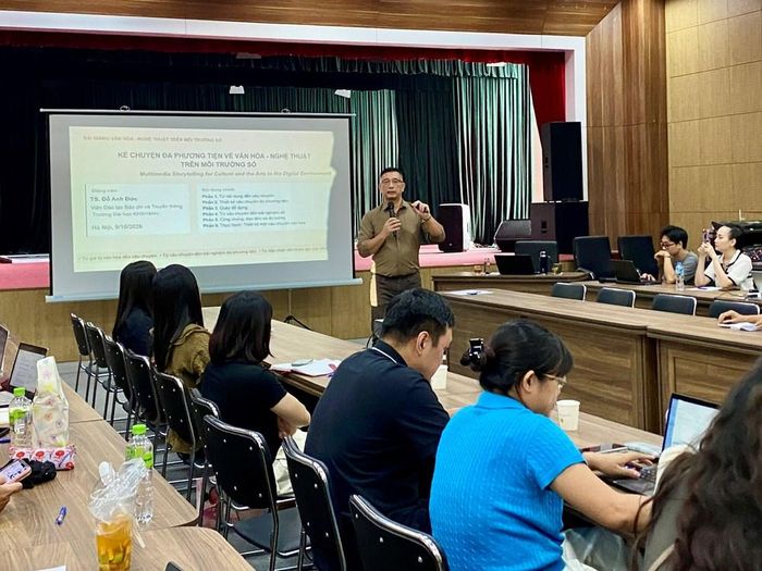 TS Đỗ Anh Đức giảng dạy chuyên đề "Kể chuyện đa phương tiện về văn hóa - nghệ thuật trên môi trường số" vào chiều 9.10