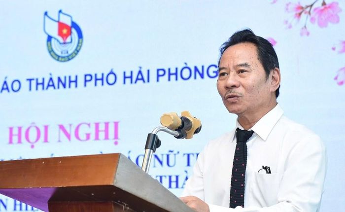 Chủ tịch Hội Nhà báo thành phố Hải Phòng Nguyễn Anh Tú phát biểu tại Hội nghị