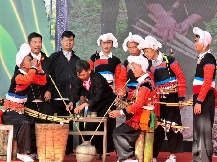 Nghi lễ trừ tà và múa khèn của đoàn Điện Biên gây ấn tượng với người xem
