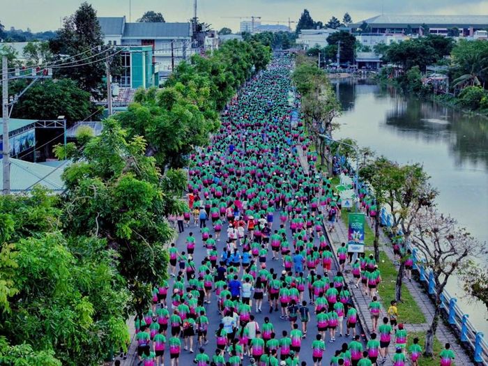 "VPBank đất Sen Hồng Music Marathon 2025" thu hút rất đông VĐV tham gia, góp phần lan tỏa hình ảnh thể thao và du lịch của địa phương