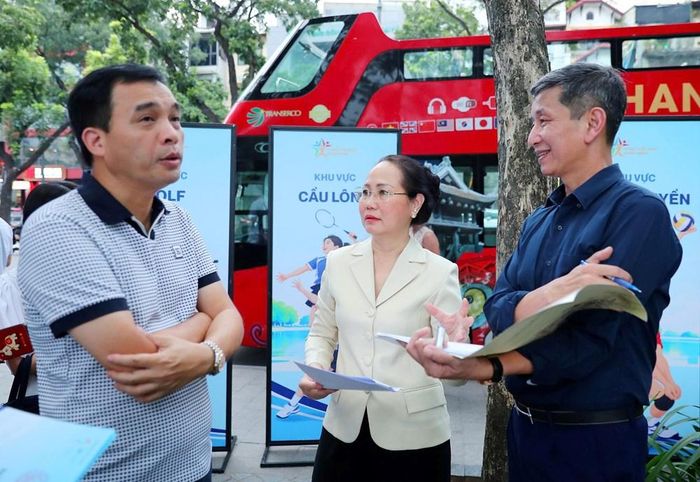 Bộ trưởng Bộ VHTTDL Lâm Thị Phương Thanh cùng Cục trưởng Cục Thể dục thể thao Việt Nam Nguyễn Danh Hoàng Việt và Ban Tổ chức rà soát kịch bản, kiểm tra công tác chuẩn bị cho chương trình khai mạc