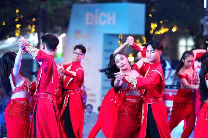 Lễ phát động Phong trào toàn dân tập luyện thể thao với thông điệp “Mỗi người dân lựa chọn ít nhất một môn thể thao phù hợp để tập luyện thường xuyên” hứa hẹn lan tỏa tinh thần rèn luyện sức khỏe