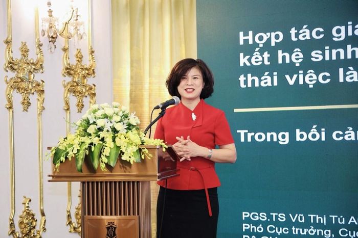 Phó Cục trưởng Cục Giáo dục nghề nghiệp và Giáo dục thường xuyên Vũ Thị Tú Anh phát biểu tại phiên thảo luận