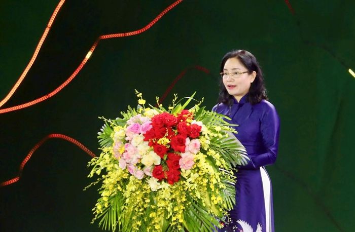 Thứ trưởng Bộ VHTTDL Trịnh Thị Thủy - Trưởng Ban Chỉ đạo Ngày hội Văn hóa dân tộc Mông lần thứ IV năm 2026 phát biểu khai mạc