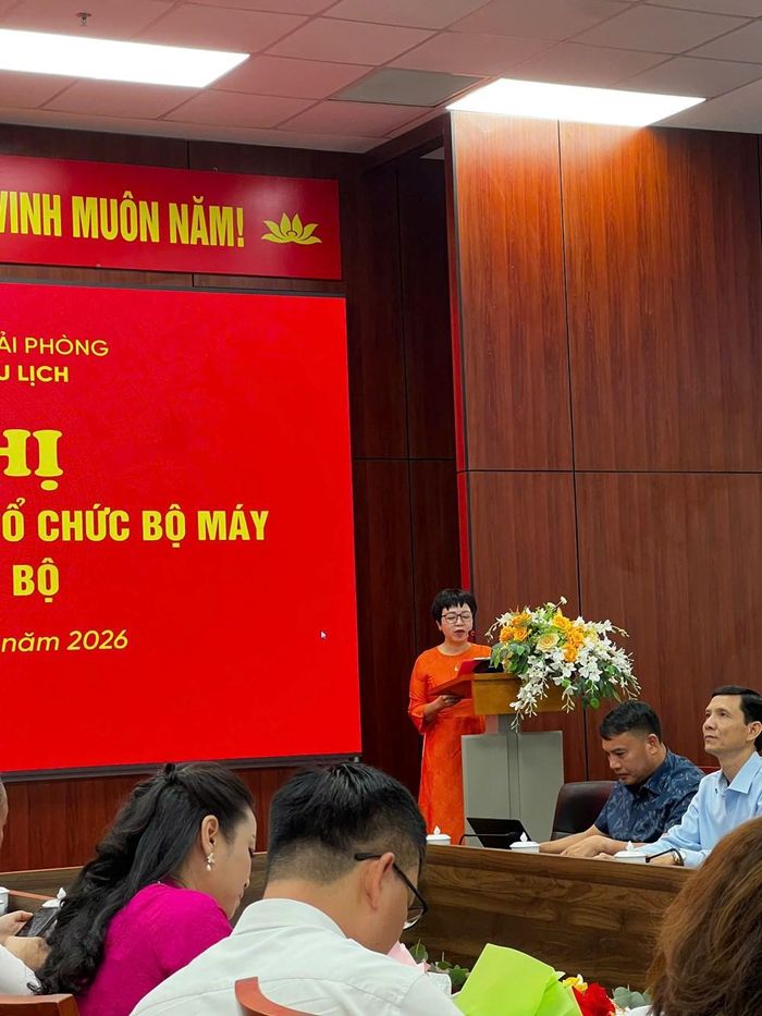 Giám đốc Nhà hát Sân khấu truyền thống Hải Phòng Nguyễn Thị Thu Thủy phát biểu