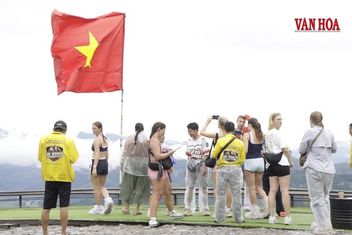 Cung đường Hà Giang Loop dài hàng trăm kilomet, mỗi ngày có lượng lớn du khách trong nước và quốc tế đến trải nghiệm, khám phá