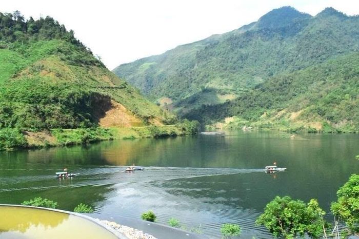 Hồ Suối Chiếu, một trong những điểm đến được xã Mường Cơi định hướng kết nối phát triển du lịch sinh thái