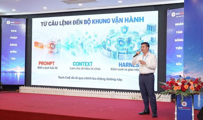 Ông Nguyễn Quang Huy – Trưởng ban Khoa học công nghệ và Đổi mới sáng tạo EVNGENCO1 giới thiệu giải pháp "Nền tảng AI tập trung – Bộ não số cho toàn EVNGENCO1", hướng tới kết nối dữ liệu, tri thức và hỗ trợ công tác quản trị trong toàn Tổng công ty