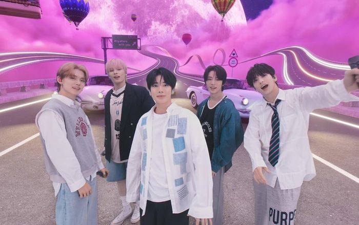 TXT trong chương trình hòa nhạc trải nghiệm thực tế ảo "TOMORROW X TOGETHER VR Cconcert: Heart Attack". Ảnh: Internet