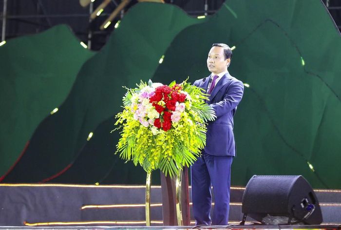 Bí thư Tỉnh ủy Điện Biên Trần Tiến Dũng phát biểu tại chương trình. Ảnh: Xuân Tư – TTXVN