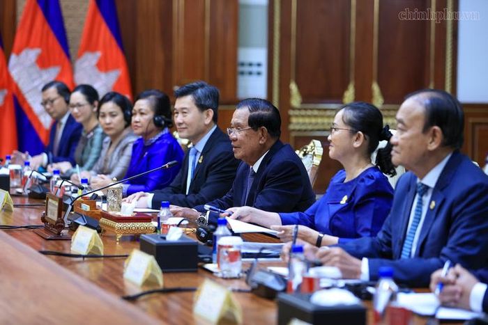 Chủ tịch Hun Sen nhấn mạnh thành quả phát triển kinh tế của Việt Nam cũng đem lại lợi ích cho Campuchia - Ảnh: chinhphu.vn/Nhật Bắc