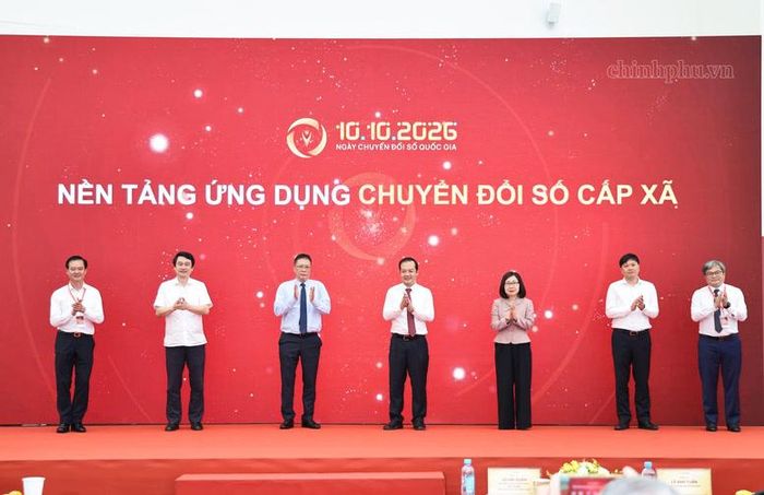 Ứng dụng là công cụ hỗ trợ, định hướng và kết nối, giúp cơ sở tiếp cận chuyển đổi số từ nhu cầu thực tiễn - Ảnh: chinhphu.vn/Thu Giang