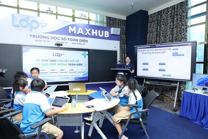 Mô hình Lớp học số tại Triển lãm Giáo dục và công nghệ giáo dục. Ảnh: NGUYỄN MẠNH
