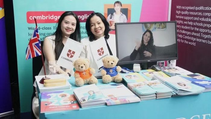 Không gian giới thiệu các học liệu số và giải pháp giảng dạy chuẩn quốc tế của Cambridge tại Triển lãm giáo dục và công nghệ giáo dục. (Ảnh: BẢO NGÂN)