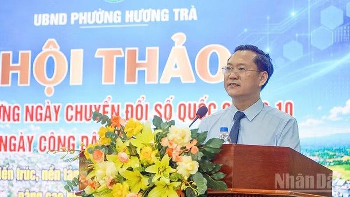 Chủ tịch Ủy ban nhân dân phường Hương Trà Trần Trung Hậu phát biểu tại hội thảo. (Ảnh: QV)