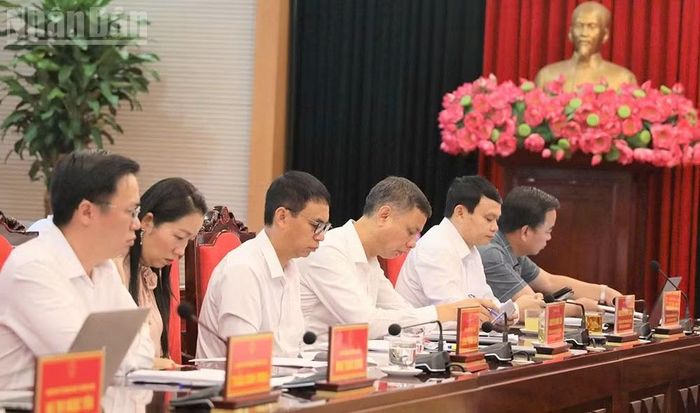 Dự cuộc họp có các đồng chí Phó Chủ tịch Ủy ban nhân dân tỉnh Sơn La. (Ảnh: QUỐC TUẤN)