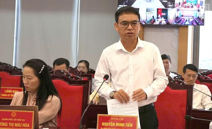 Đồng chí Nguyễn Minh Tiến, Phó Chủ tịch Ủy ban nhân dân tỉnh Sơn La phát biểu tại cuộc họp. (Ảnh: QUỐC TUẤN)