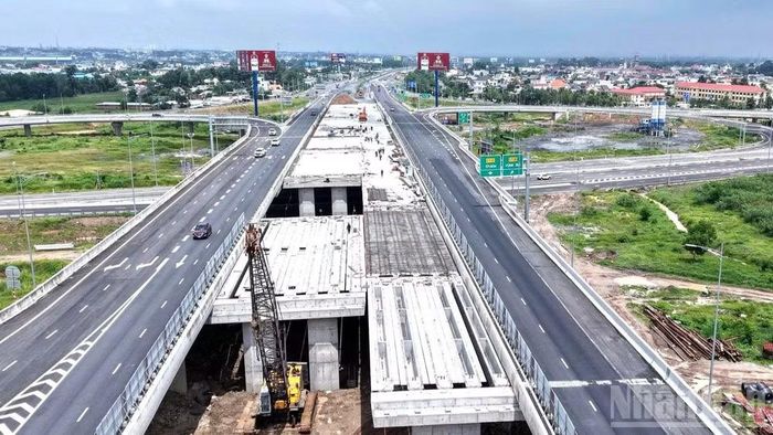 Dự án mở rộng cao tốc Thành phố Hồ Chí Minh-Long Thành là công trình giao thông cấp bách. (Ảnh: THIÊN VƯƠNG)