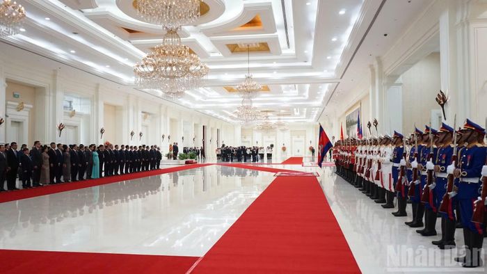 Quang cảnh Lễ đón chính thức Thủ tướng Lê Minh Hưng tại sảnh Kravan, Cung Hoà Bình. (Ảnh: ĐINH TRƯỜNG)
