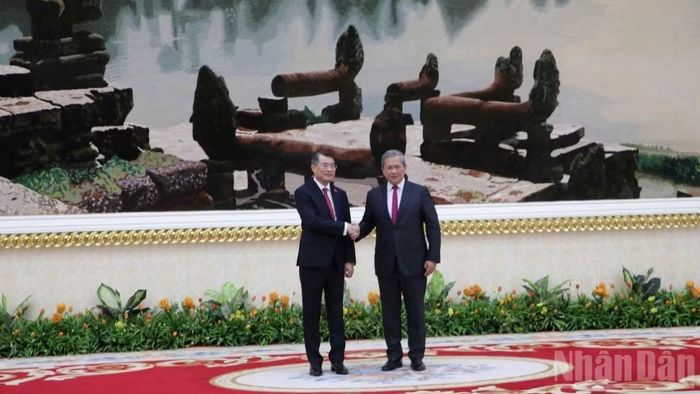 Thủ tướng Lê Minh Hưng và Thủ tướng Hun Manet. (Ảnh: HUY VŨ)