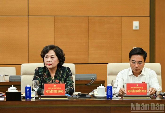 Các đồng chí Thường trực Đảng ủy Quốc hội dự hội nghị. (Ảnh: DUY LINH)