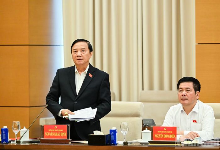 Thường trực Đảng ủy Quốc hội, Phó Chủ tịch Quốc hội Nguyễn Khắc Định phát biểu tại hội nghị. (Ảnh: DUY LINH)