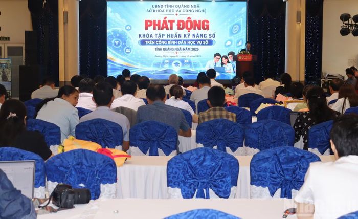 Quang cảnh buổi phát động.(Ảnh: HIỂN CỪ)