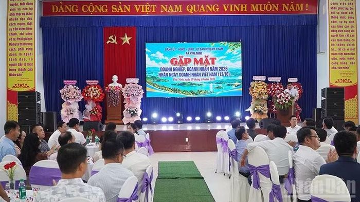 Quang cảnh buổi gặp mặt tại xã Phú Ninh. (Ảnh: QV)