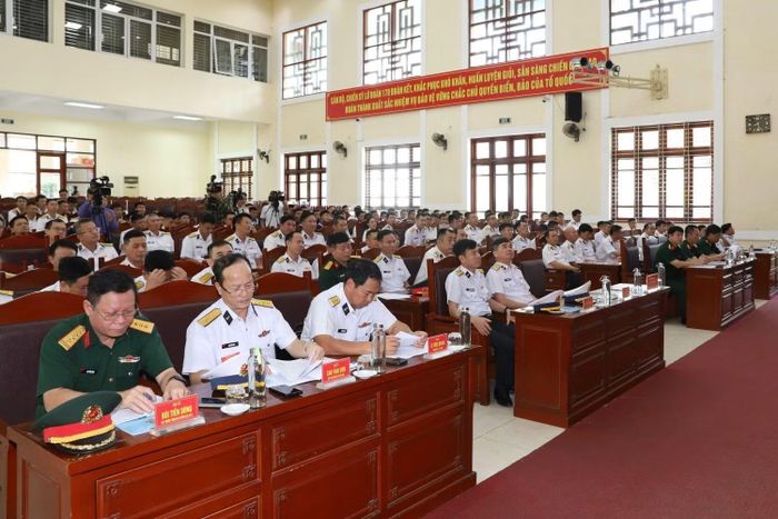Các đại biểu tham dự khai mạc. (Ảnh: HOÀNG HIỀN)