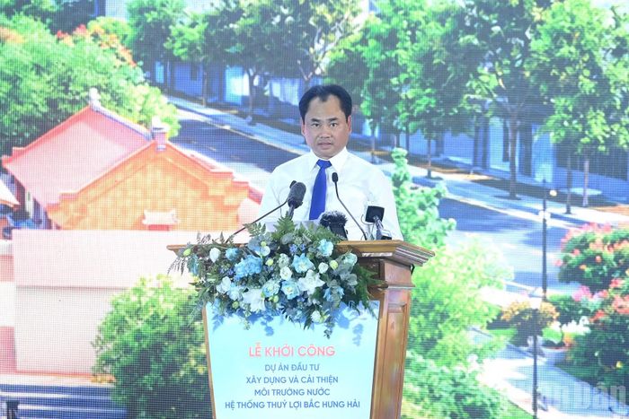 Bộ trưởng Nông nghiệp và Môi trường Trịnh Việt Hùng phát biểu tại lễ khởi công.