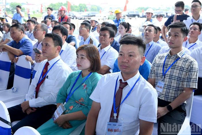 Nhân dân các địa phương trong vùng quy hoạch dự án tham dự lễ khởi công.