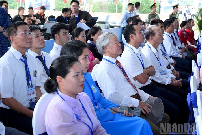Nhân dân các địa phương trong vùng quy hoạch dự án tham dự lễ khởi công.