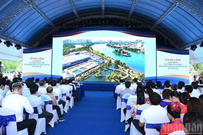 Quang cảnh Lễ khởi công Dự án đầu tư xây dựng và cải thiện môi trường nước hệ thống thủy lợi Bắc Hưng Hải.