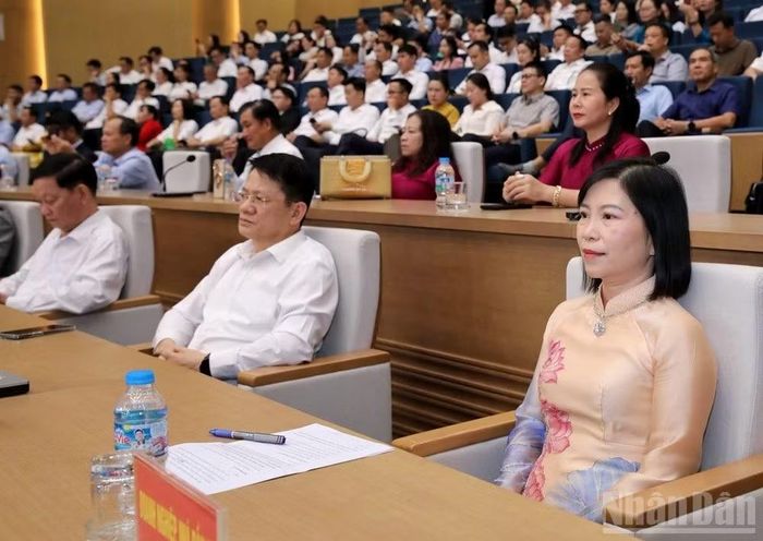 Các doanh nhân dự hội nghị.
